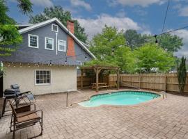 Massive 6 bedroom home with a Pool, viešbutis mieste Norfolkas