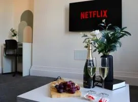 Brand New Modern Apartments Steps From Gloucester Quays