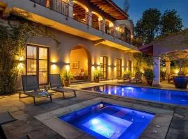Casa Faroles, Designer 7BR Villa with Pool, Jacuzzi & Full Staff