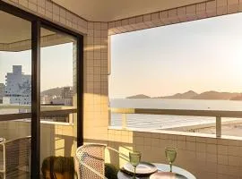 Flat com piscina vista ao mar da Praia de Santos