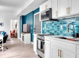 Urban Nest #2 Vibrant suite downtown by Proctors