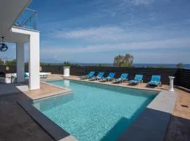 Gigi Star Luxury ApartVilla with Pool, Panoramic Sea View