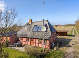 4 Bedroom Awesome Home In Rudk&oslash;bing, hotel com estacionamento em Rudkobing