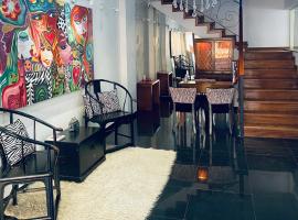 THE HEIRS Departamentos, икономичен хотел в Посадас