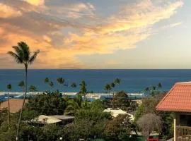 Kailani Kona-Ocean view, top floor Downtown w pool