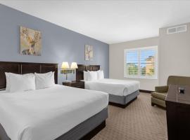 Stylish Queen Suite near Disney Sleeps at 4, v&auml;rdshus i Orlando