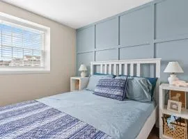 1BR condo with pool access, steps from the beach Perfect for family getaways!