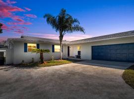 Relax in Lakeland Home, Swim, Pool, Arcade LegoLand, Disney, Bush Garden, hotel u gradu Lejklend