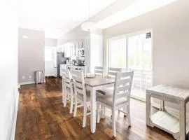 Luxury Downtown Townhome Private Garage Unit 10
