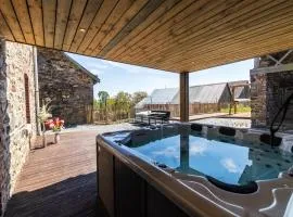 Country House near Coo Waterfalls with Jacuzzi