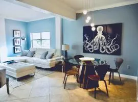 The Blue Octopus - 1br King Bed Condo