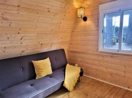 Bungalow by Riells Beach with Terrace, hotel em L'Escala