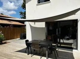 Maison T4 à La Teste-de-Buch avec Terrasse et WIFI - FR-1-319-603