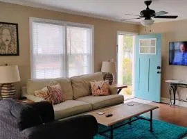 Charming, Cozy Cottage Near Downtown New Bern