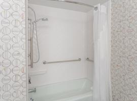 Holiday Inn Rockford by IHG, hotel in Rockford