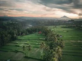 Ayu Duwur Beji