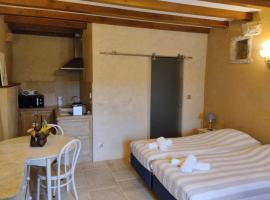 Gite Le petit nid, hotel v destinaci Chateauneuf