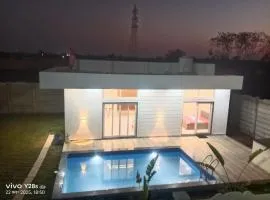 White House Farm House with Swimming Pool