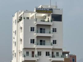BHARATHI STAYS Ultra luxury rooms 1RK Studio Apartments & 2BHK Apartments, hotel in Tirupati