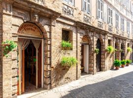 Italian Experience-Falleroni Apartment, hótel í Recanati