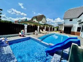 A Famosa Resort sunset 1075 villa 4 bathroom 6 bedroom karaoke bbq snooker