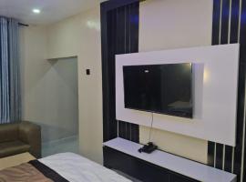 Babay tavern and Suites, hotel en Mama