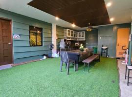 Natural Haven with Netflix Kubo Videoke & Alfresco Dining, hotel v destinaci Dasmariñas