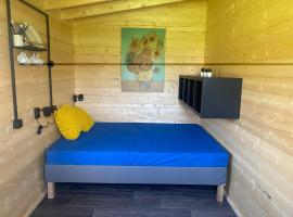 Woodland Cabin Camping de Regenboog, hotel v Šluknově