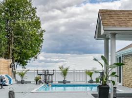 Toronto Lake Pool Palace Inn, Hotel in Bowmanville