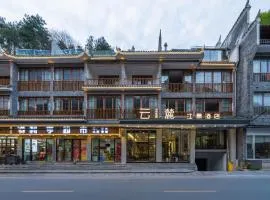 Phoenix Mandu River View Homestay