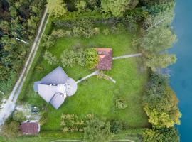 The River House, hotel a Lohovo