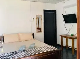 Hotel Surfing