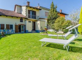 Gorgeous Home In Ferrere With Kitchen, hotel di Ferrere