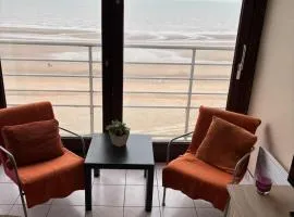 Studio op achtste verdieping op de zeedijk met fenomenaal zeezicht voor 2 personen