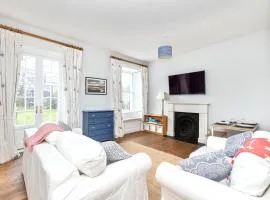 Charming Edinburgh Apartment with 2-Bathroom and Private Entrance