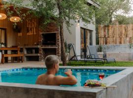 Afri Villa Stays - Luxury Bush Villa Bird, ξενοδοχείο σε Marloth Park