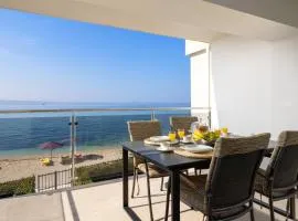Seaside Luxury Apartment Tanita