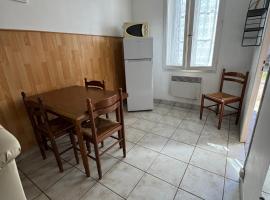 Aquanerius Résidence, hotel v destinaci Néris-les-Bains