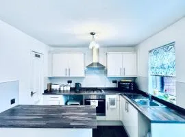 Gateshead Gem - Modern 3 Bedroom House