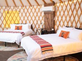Johnny Yurts - The Lone Star, hotel v destinaci Johnson City
