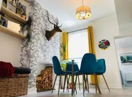 Sleeps 4 Belfast townhouse 20min walk from city