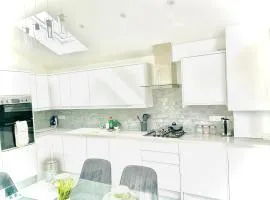 3-Bedroom House in Windsor-Heathrow