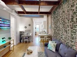 Chic Penthouse with bus stop at doorstep - 15 Minutes to NYC