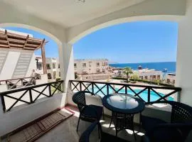 Shark's Bay Oasis 2 bedrooms apartment with Private free beach