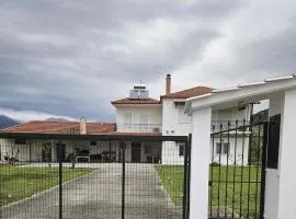 Paikos Townhouse, Hot Springs