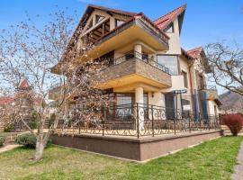 Luca Residence Beautiful Villa, villa a Trăisteni