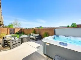 Community Pool and Private Hot Tub Washington Home!