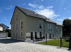 Ferienhaus Ferati - Modernes Neubau-Haus & nahe Legoland – hotel w mieście Günzburg