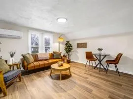 New Renovated 1BR with King Modern Comfort