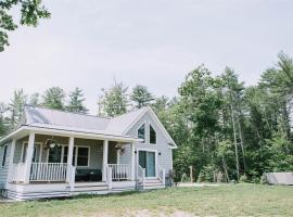 COUPLES COTTAGE LIMIT 4, khách sạn ở North Sebago